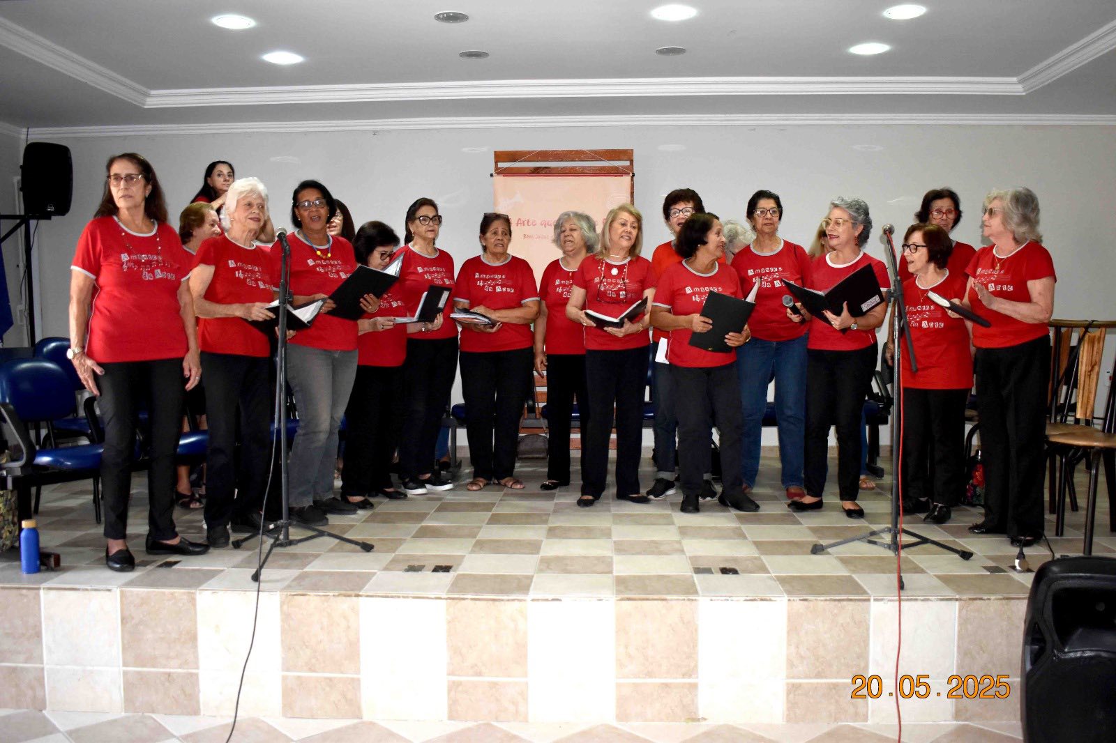 Coral Amantes da Arte deu show na APAE!
