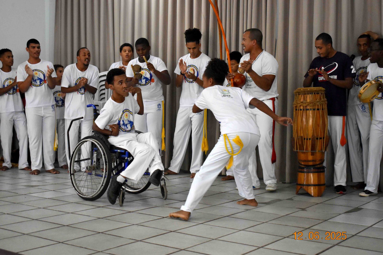 Grupo de Capoeira da APAE se apresenta na 14ª Conferência Municipal de Assistência Social