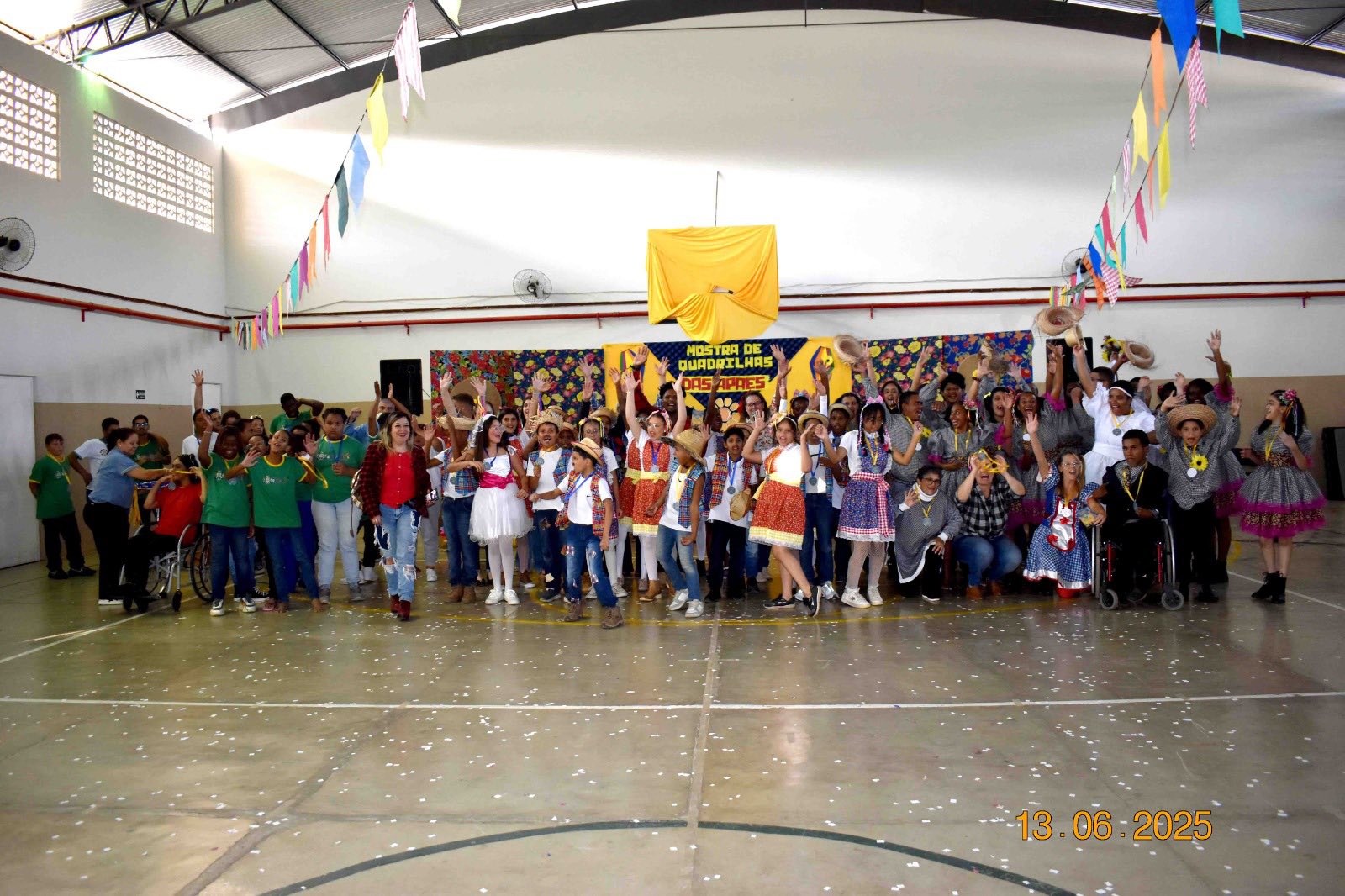 Foi um sucesso a Mostra de Quadrilhas das APAEs da Região Noroeste