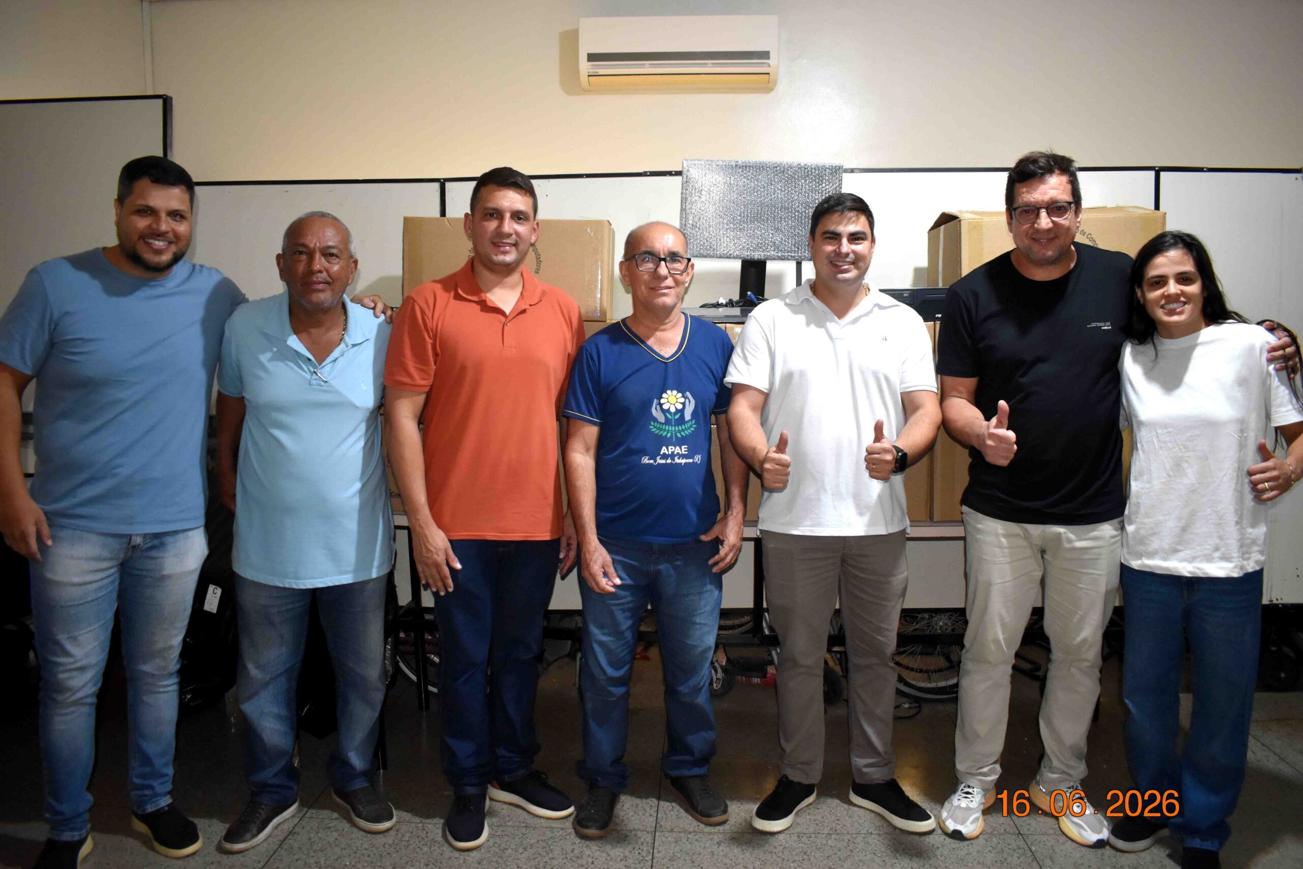 APAE de Bom Jesus recebe computadores da Caravana Federativa