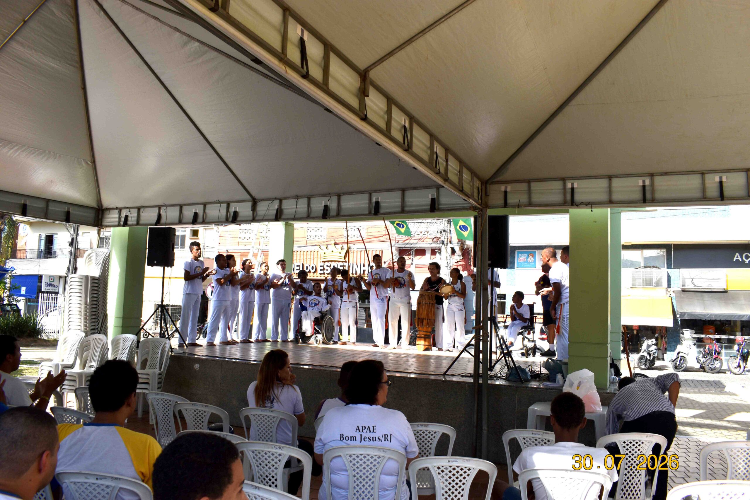 Grupo de Capoeira da APAE se apresenta na IV FLICBonjê